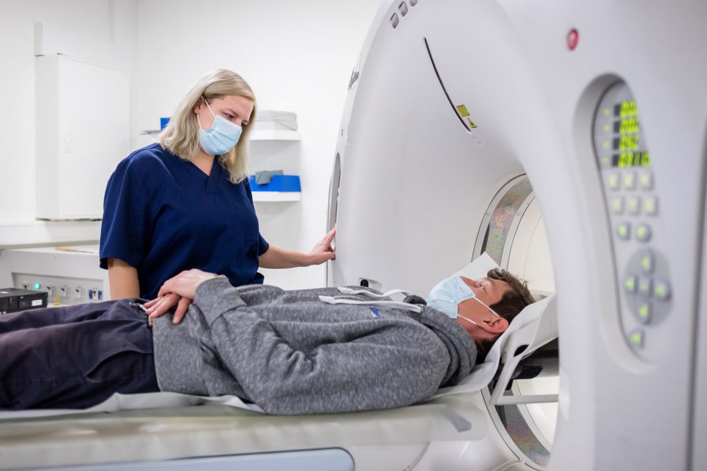 Patient liegt im CT in Emmerich